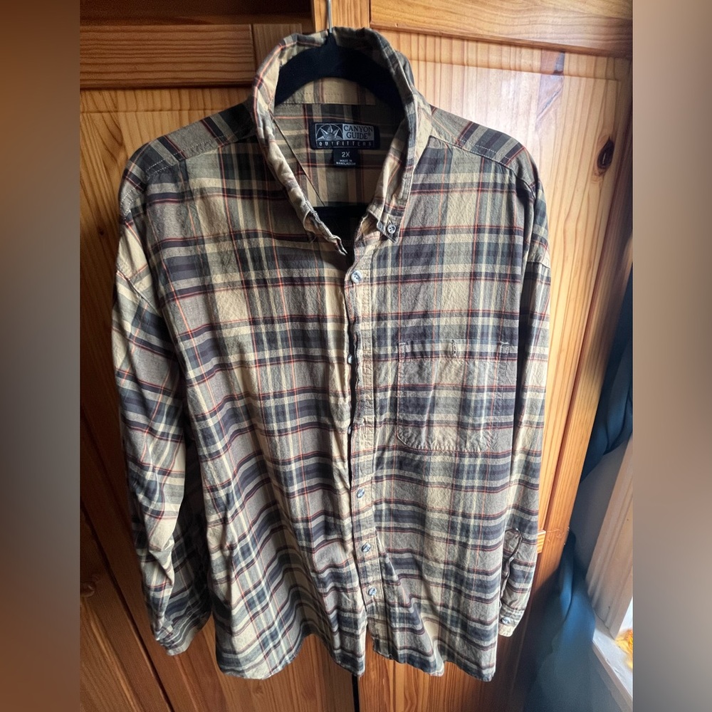 Canyon Guide Shirt with Tan and Orange Highlights